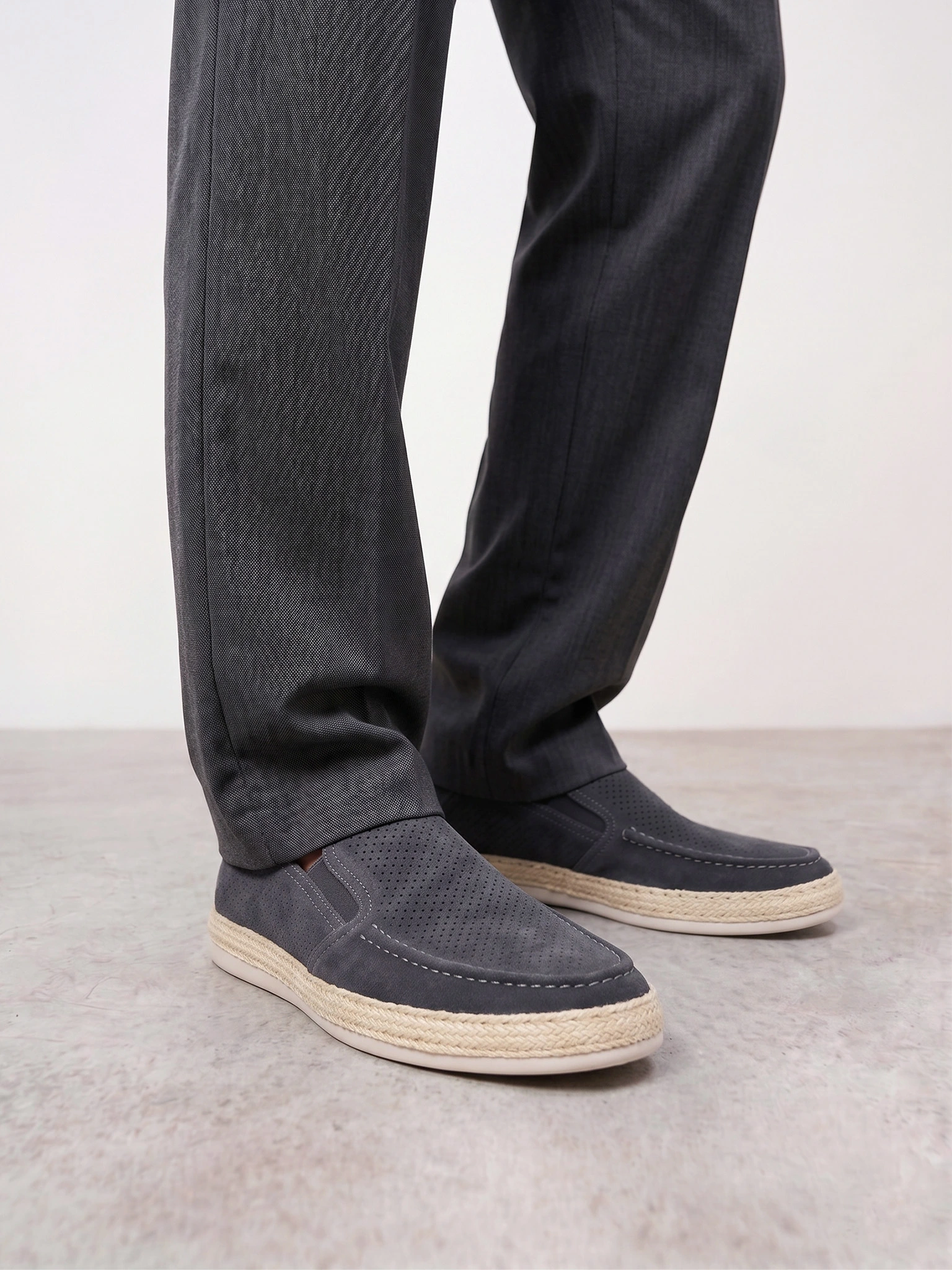 Мокасины темно-серого цвета с перфорацией на низкой подошве